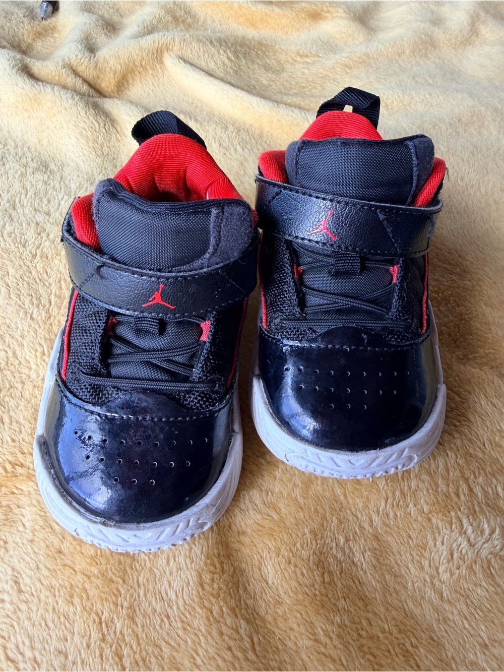Jordan Kids Black and Red Hook-and-Loop Sneakers